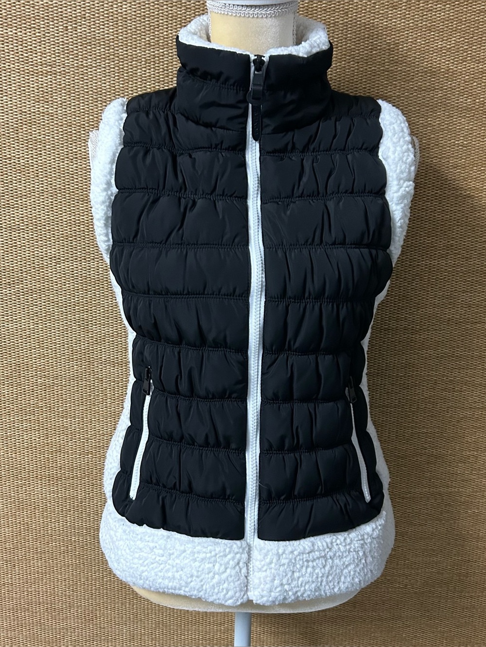 Calvin Klein Performance Puffer Vest Womens Medium Black White Sherpa Trim